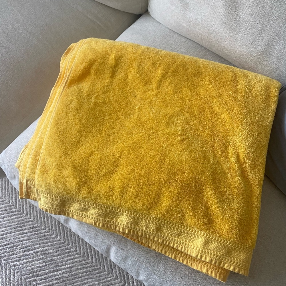 Frontgate Resort Collection Solid Pool Towel